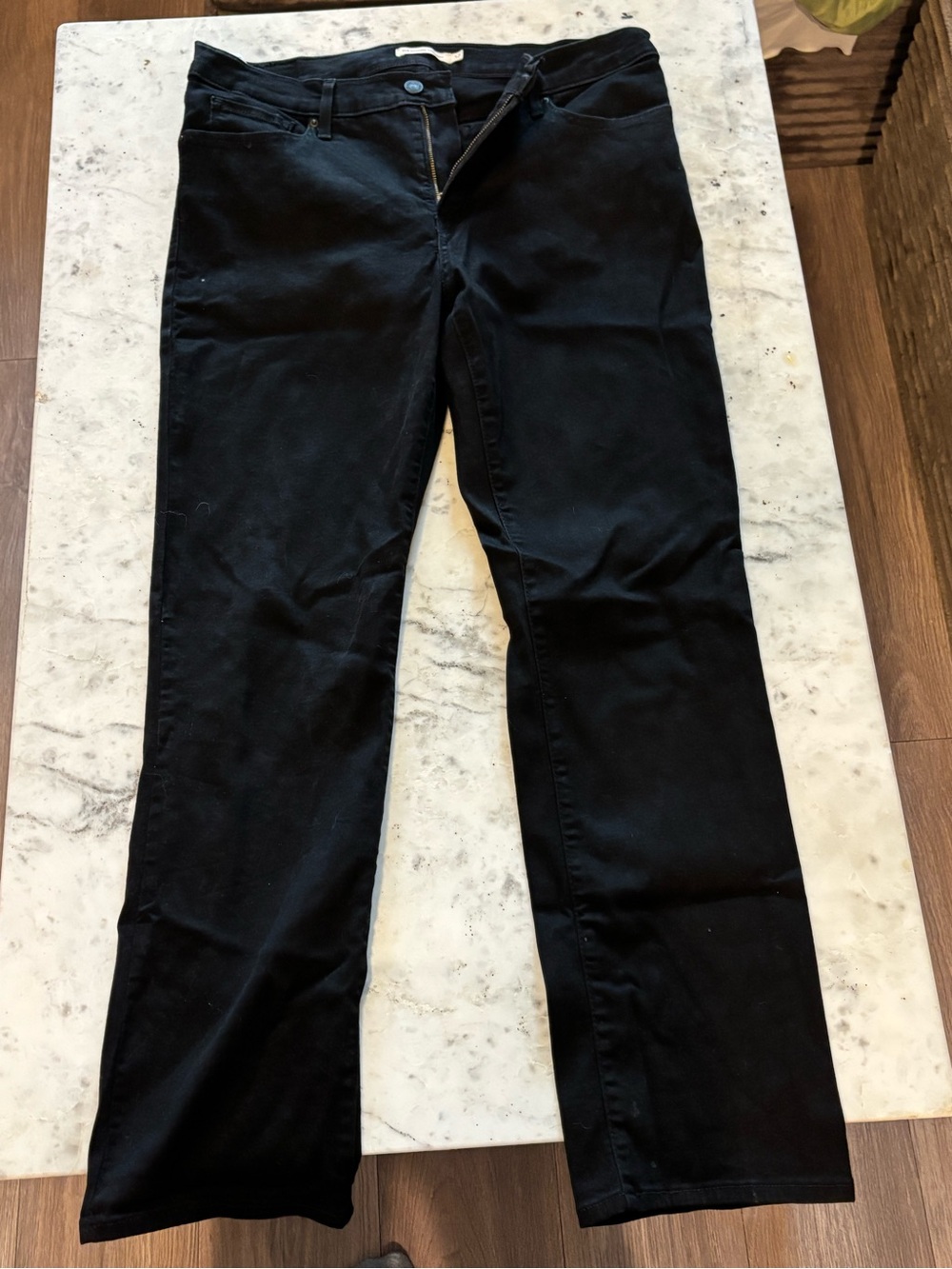 Women’s Straight Leg Jeans in Black